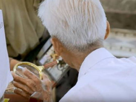 越南最後一位「寫信員」89歲還沒退休